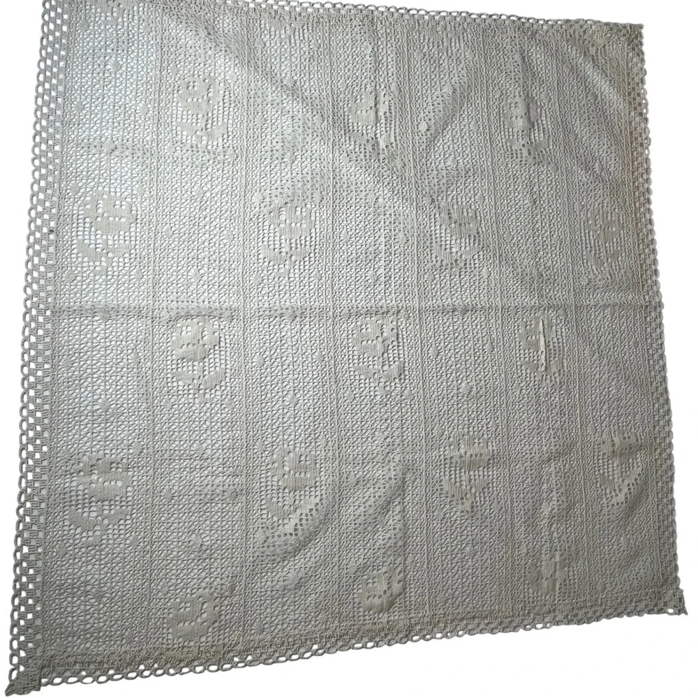 Vintage Filet Crochet Lace Table Floral Topper 30x30 Gridwork Tablecloth Square